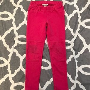 Neon pink leggings with reinforced knee